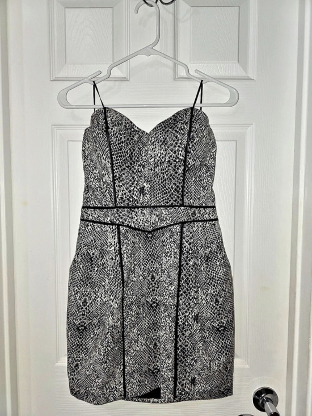 Guess Size 6 Black & White Animal Print Mini Dress Like New